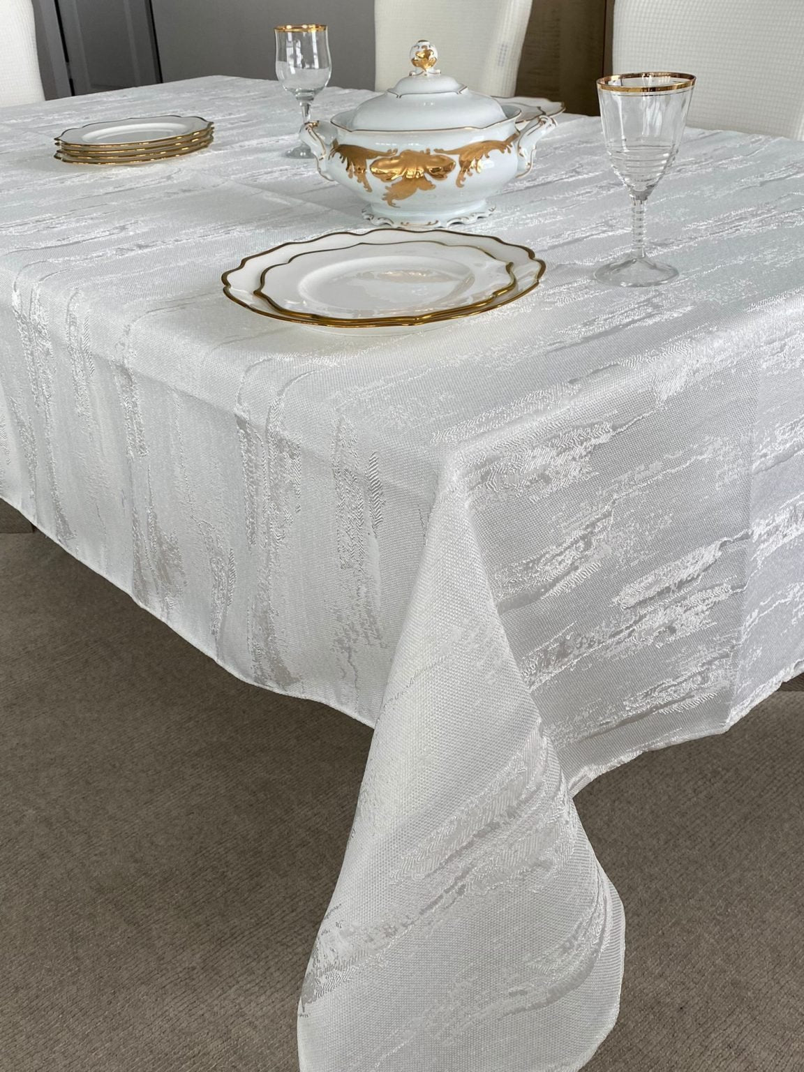 Your Ultimate Guide to Buying Wholesale Tablecloths: Styles, Savings, and Sourcing Tips